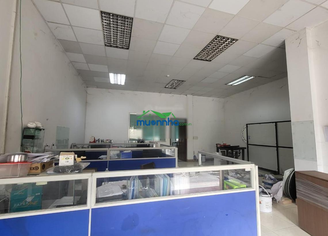 Cho thuê xưởng tân uyên dt: 2200m2, giá: 130 triệu/tháng, pccc tự động, giấy tờ đầy đủ