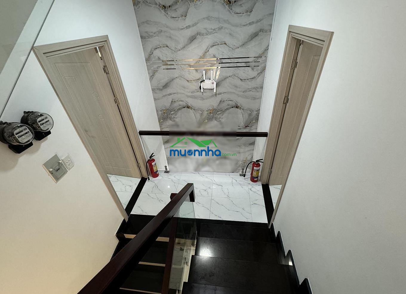 3 lầu (3,8x14=53,2m công nhận đủ) có 6phòng dịch vụ vip thu nhập 40 tr/th cầm bá thước cạnh pxlong - 4