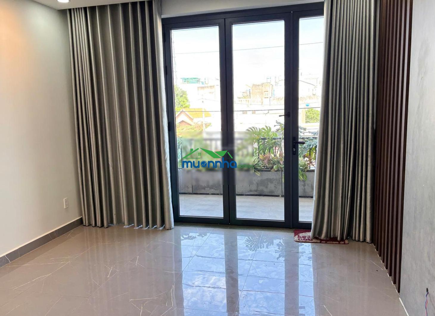 Nhà kinh doanh thạnh lộc 15, đường lớn gần sông sài gòn, di chuyển nhanh vào trung tâm