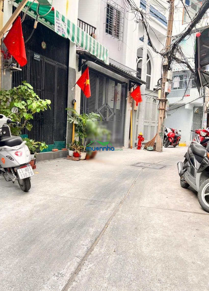 Cần bán căn nhà hẻm 240 đường cách mạng tháng 8, phường 10, quận 3. 42m2, 3 lầu 6.5 tỷ sổ hồng