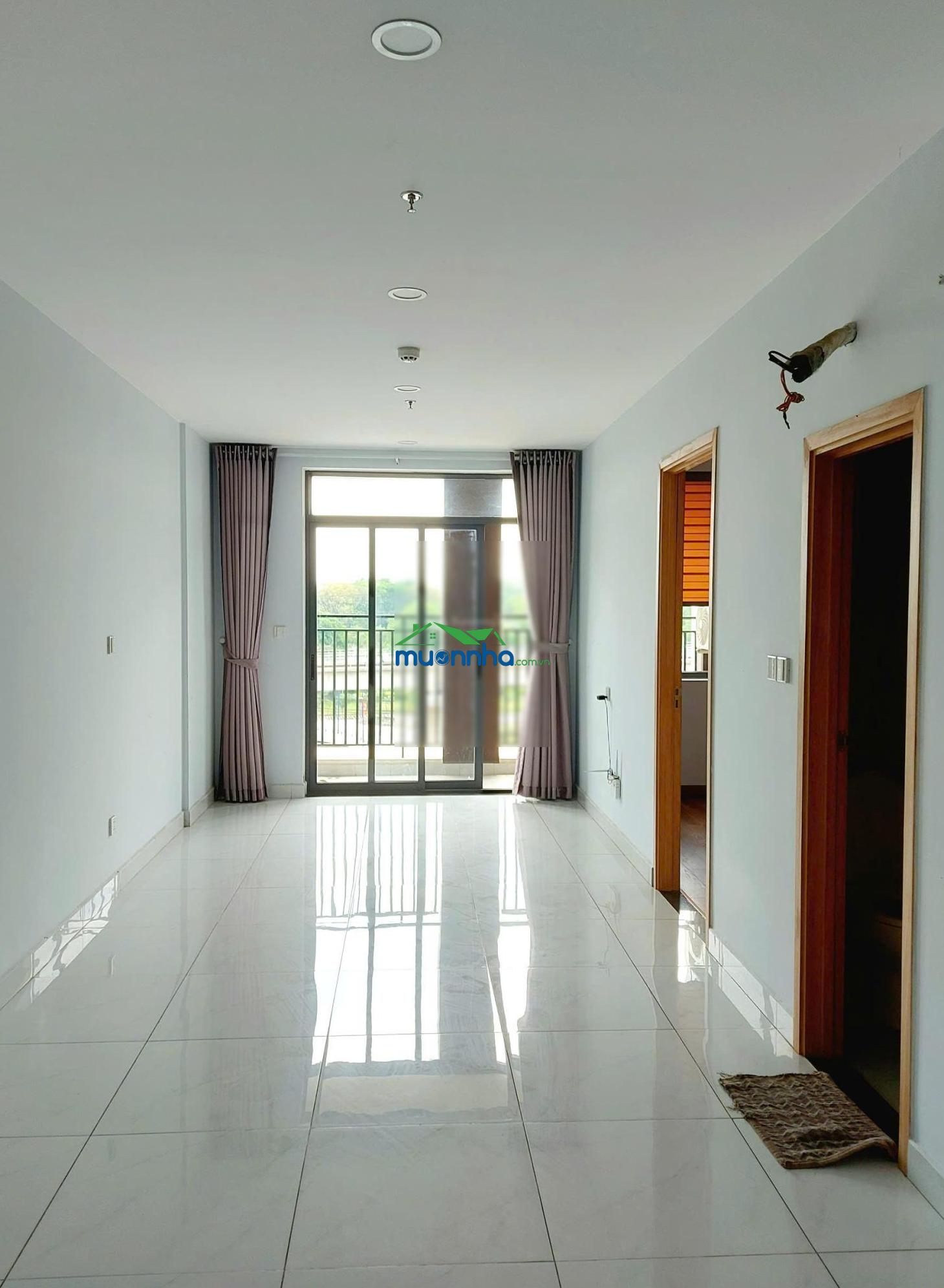 Cho thuê căn góc 2pn, chung cư the east gate, nhà trống, có rèm: 0978 272 *** (zalo)