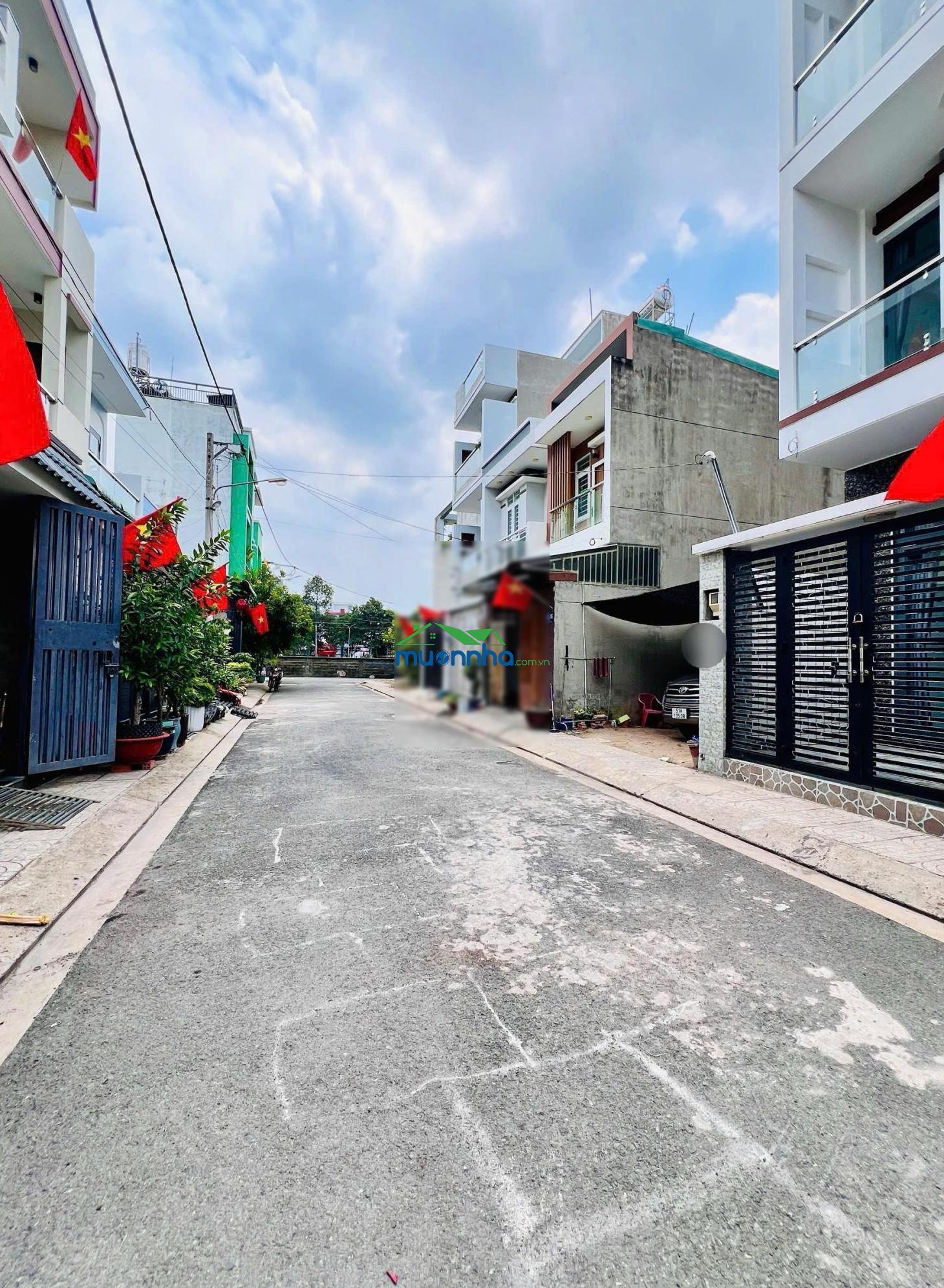 Nhà kiên cố 4 tầng - ngay chợ xuân hiệp - đường số 8 linh xuân - dts gần 150m² - ô tô né nhau