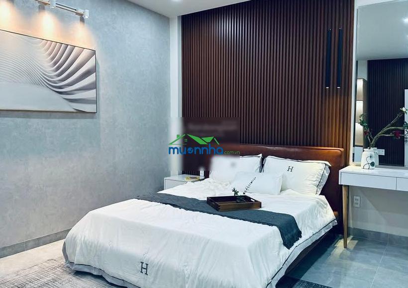 Hàng hiếm q4 trên đường tôn đản, dt 5x14,6m 4 phòng ngủ lớn. đang cho thuê 26triệu/tháng - 2