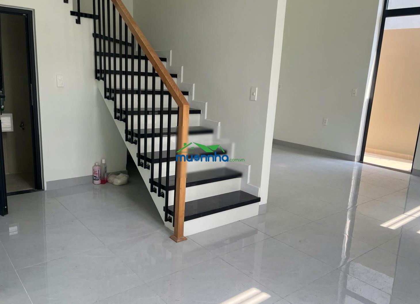 Giảm giá căn góc 2 mặt tiền long trường q9 - 6,9 tỷ - 3 tầng - kinh doanh tốt - 104.6m2 - gấp bán - 2