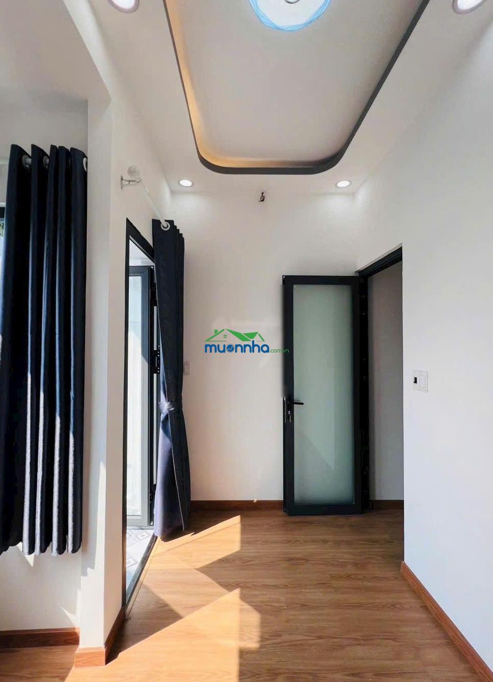 Nhà bán quận 7 mặt tiền đường 8 m. 2 tỷ 280 triệu. cạnh bên phú mỹ hưng