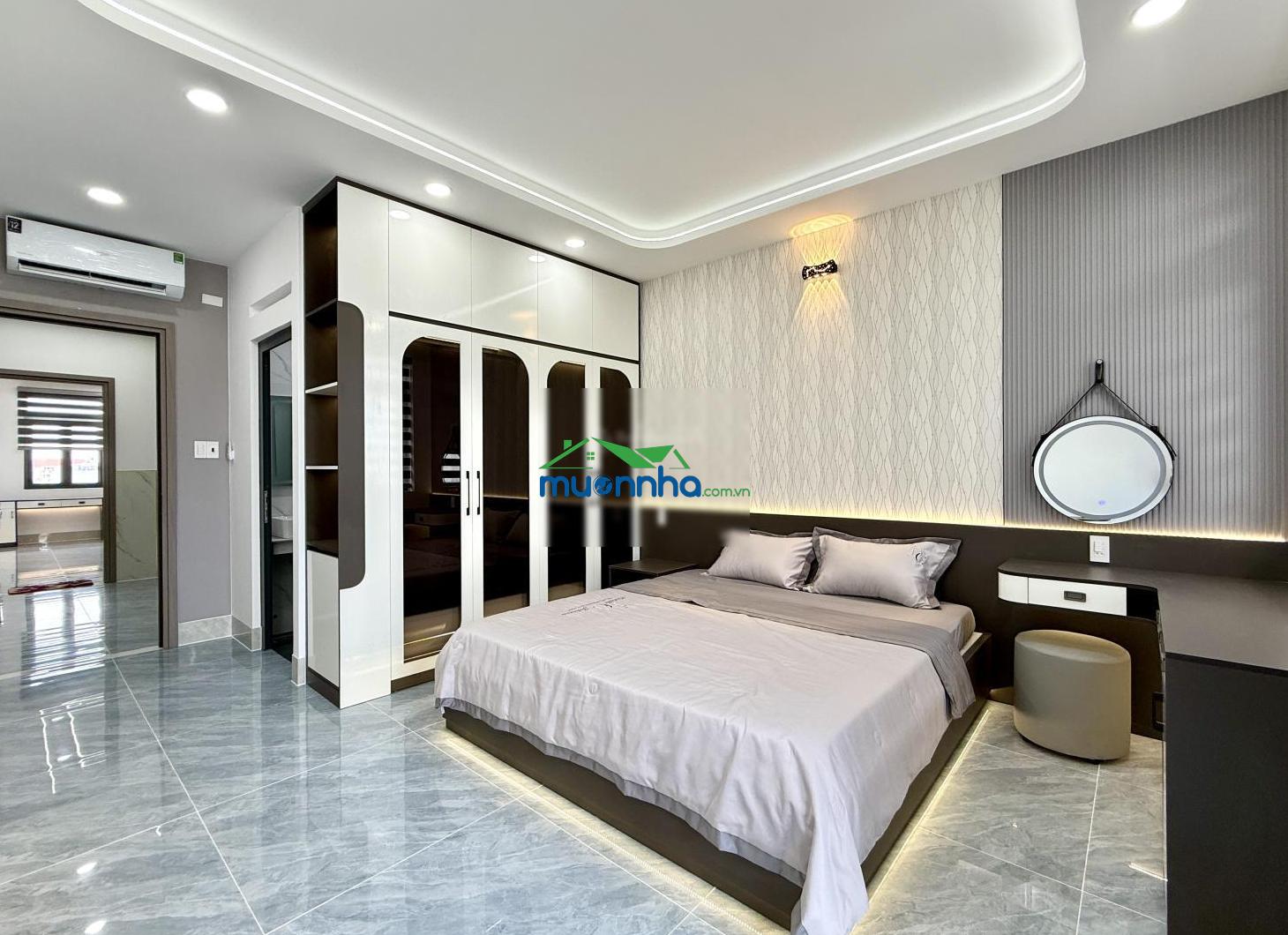 Nhà có thang máy, sát bên cụm trường học, dt: 4x20m, lửng, 3 lầu, 4pn, hướng đông nam, 7.95 tỷ