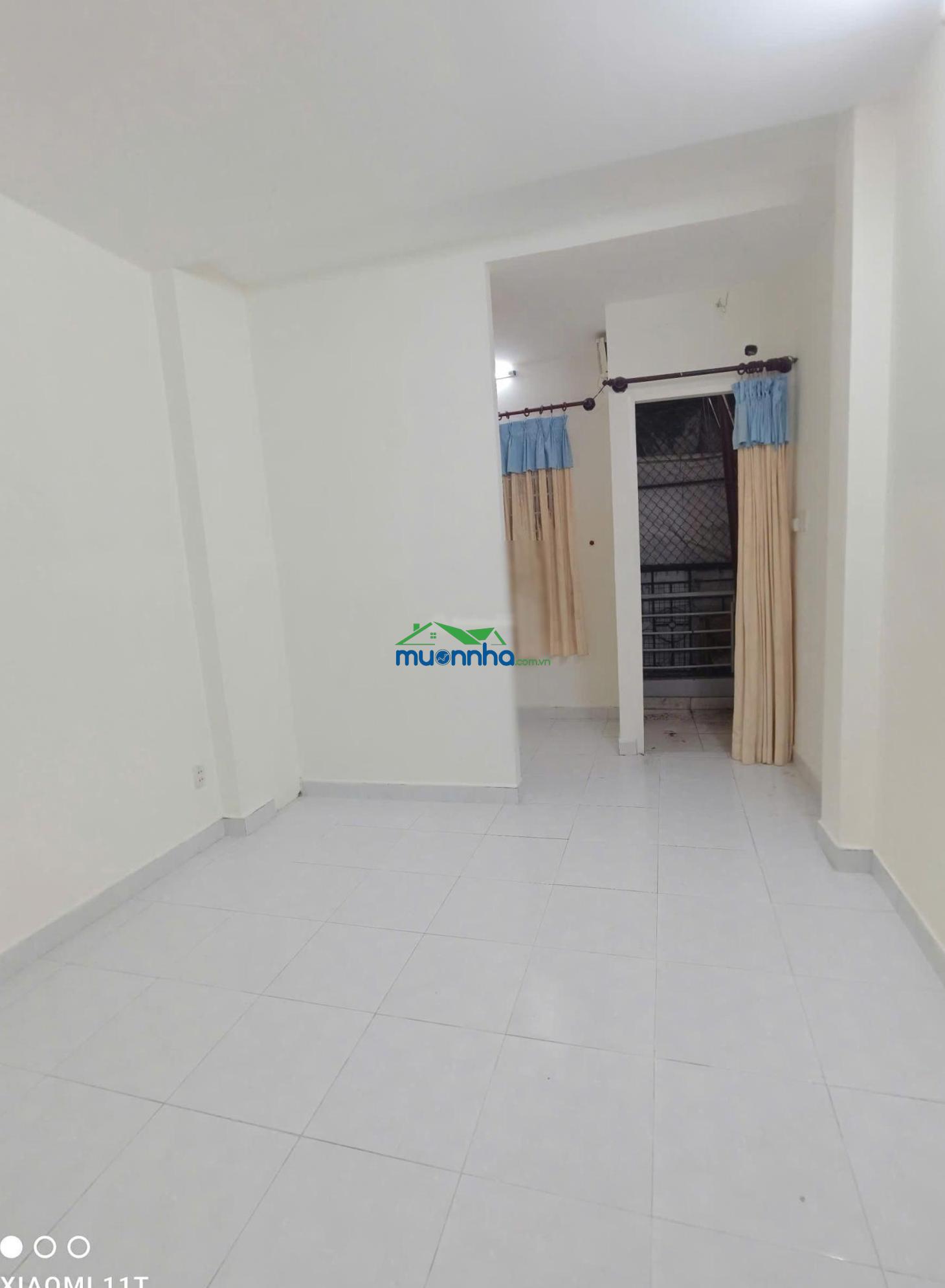 Hàng hiếm nhà 2 tầng trung tâm quận 1 vị trí cách mặt tiền 20m