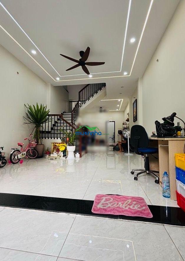 Bán nhà mới xây kdc phạm thế hiển p7 q8 dt 4,5 x 15m trệt lầu sân thượng trước sau