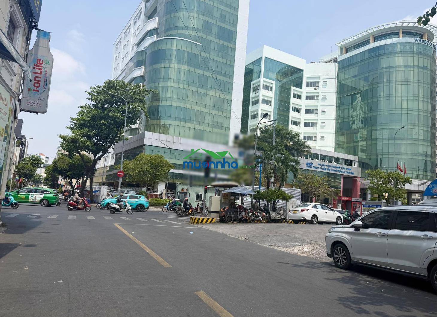 Biệt thự vip phổ quang - 240m2 (ngang 10.5x23m) 3 tầng sát - xe hơi vào nhà - 42 tỷ tl - 2