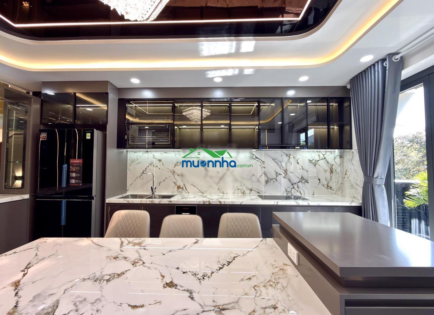Nhà có thang máy, sát bên ubp, trường học, dt: 4x15m, lửng, 3 lầu, 4pn, hướng đông bắc, 8.9 tỷ