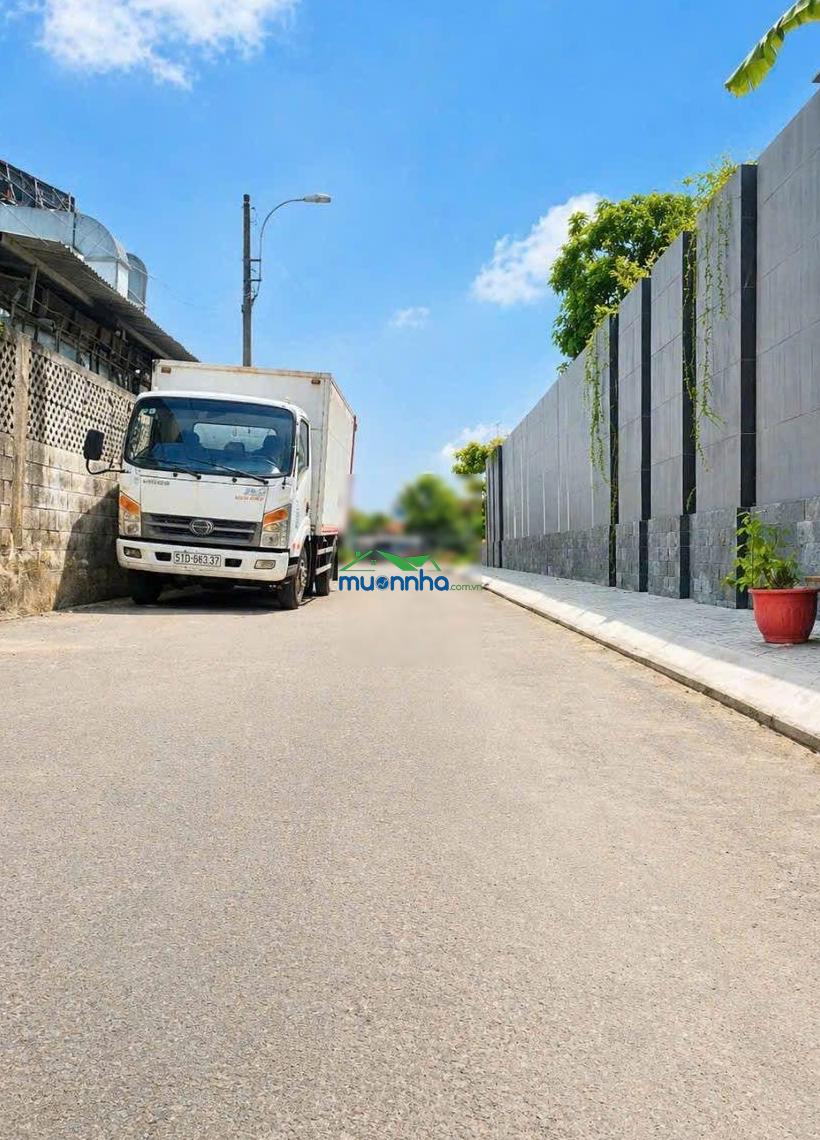 Bán nhà ngay ngã tư ga. 4 pn 5wc. hẻm xe hơi tránh. giá 8,3 tỷ, tl - 3