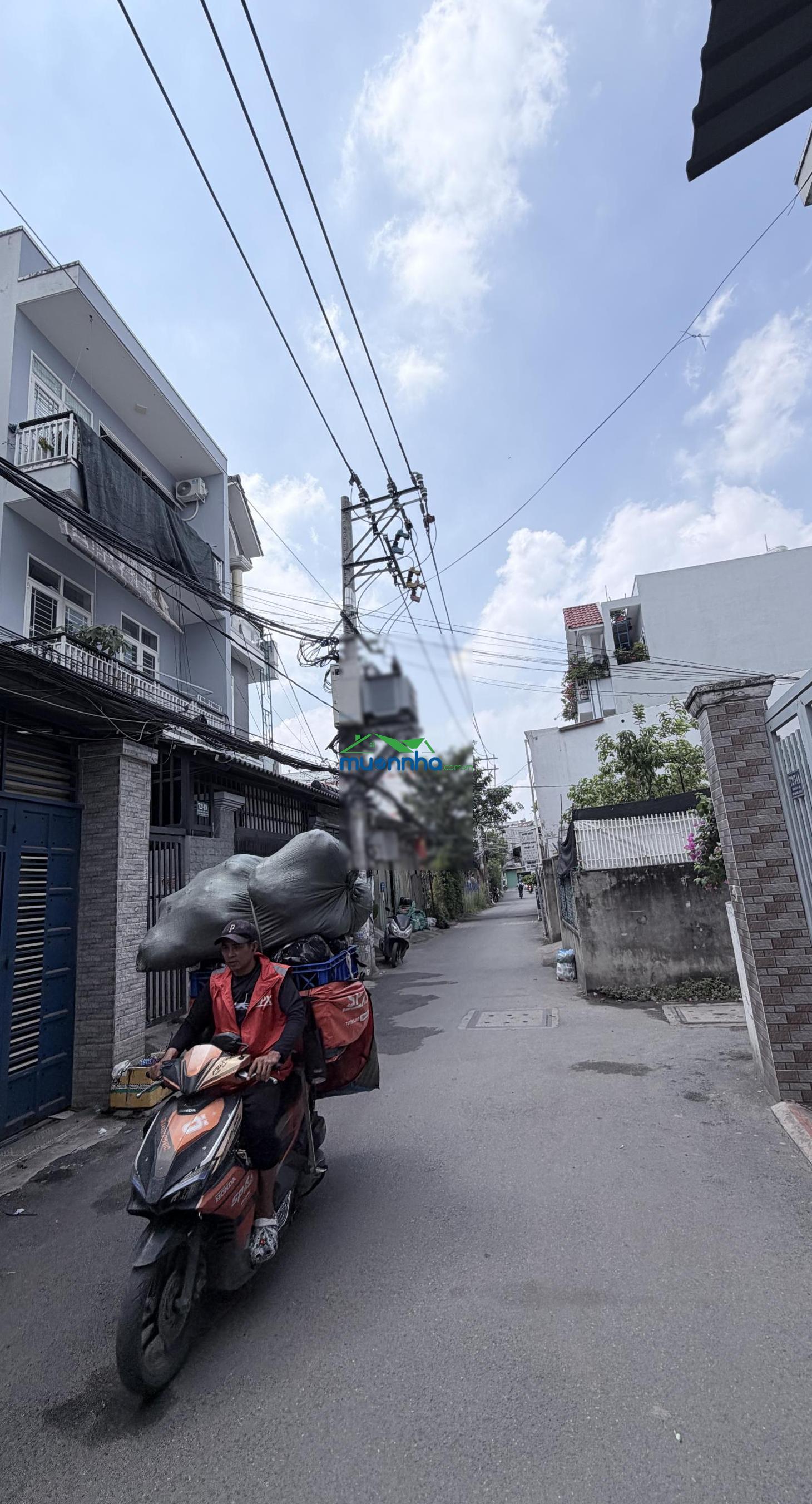 Giá tốt khu vực đối diện khu đô thị vạn phúc, đường thông - 3
