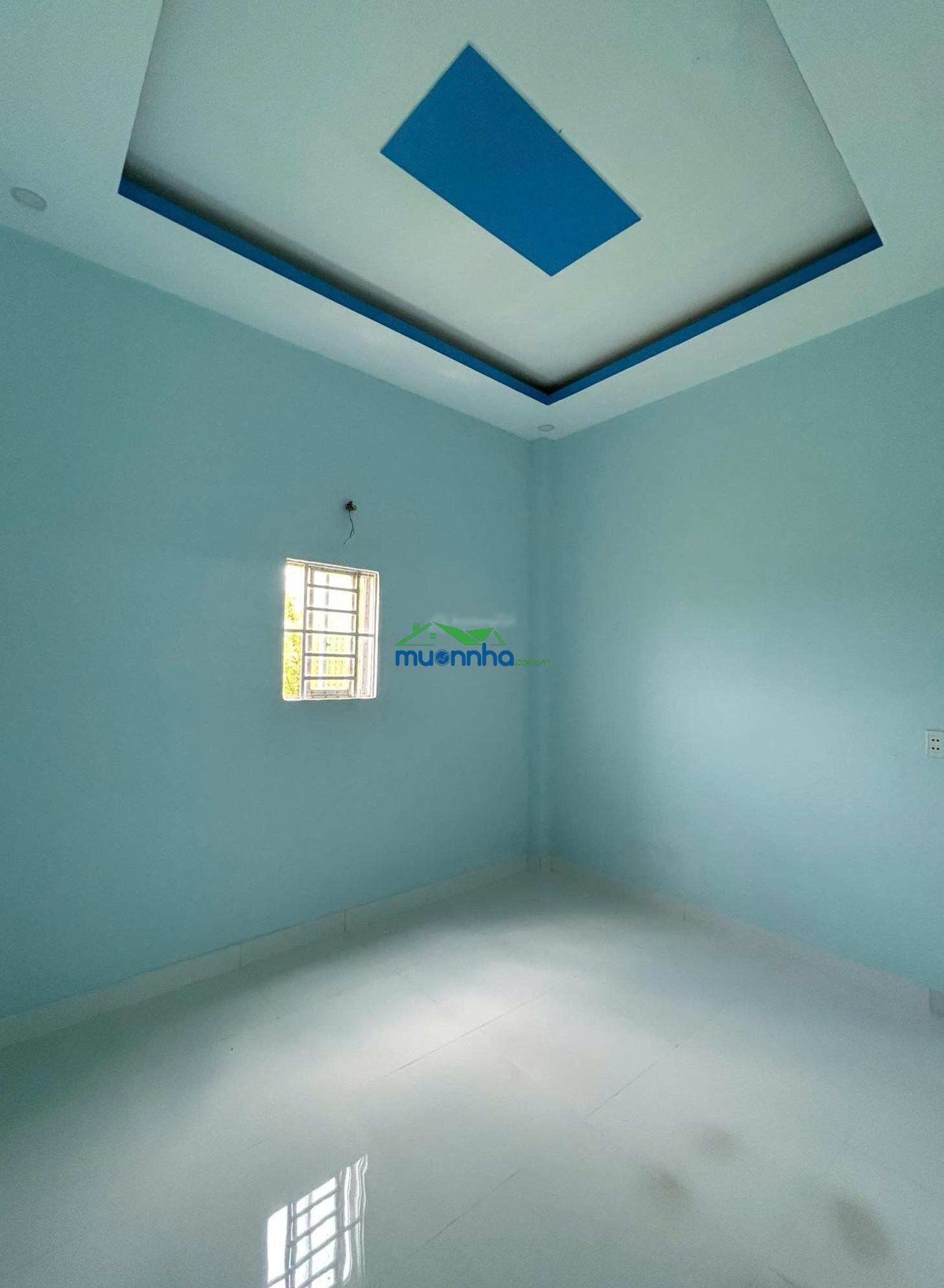 Nhà mới xây 4x10 ngay chợ 1 trệt 1 lầu 2pn2wc 735tr hổ trợ vay, đường oto đậu trước nhà