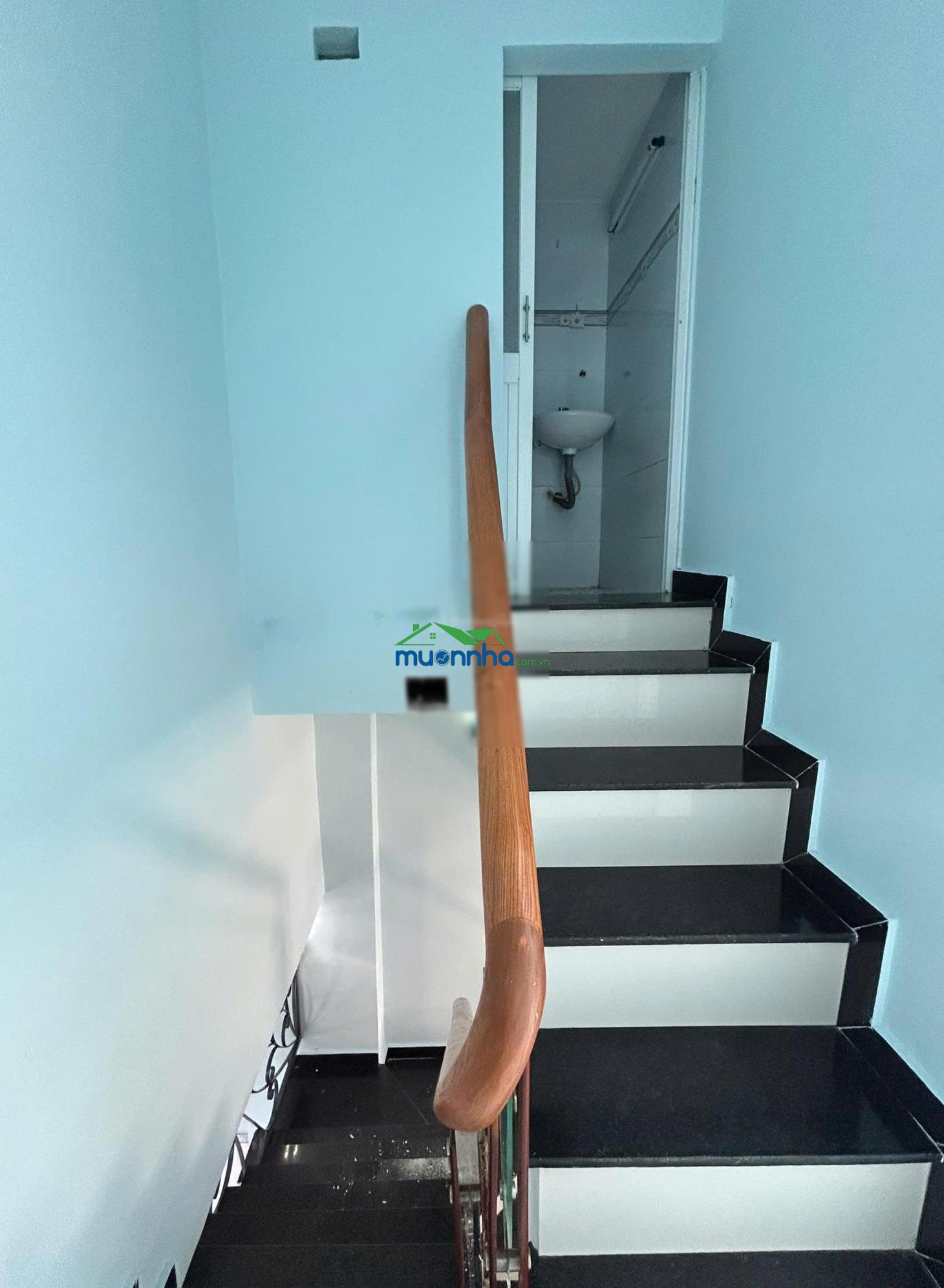 Nhà mới xây 4x10 ngay chợ 1 trệt 1 lầu 2pn2wc 735tr hổ trợ vay, đường oto đậu trước nhà - 4