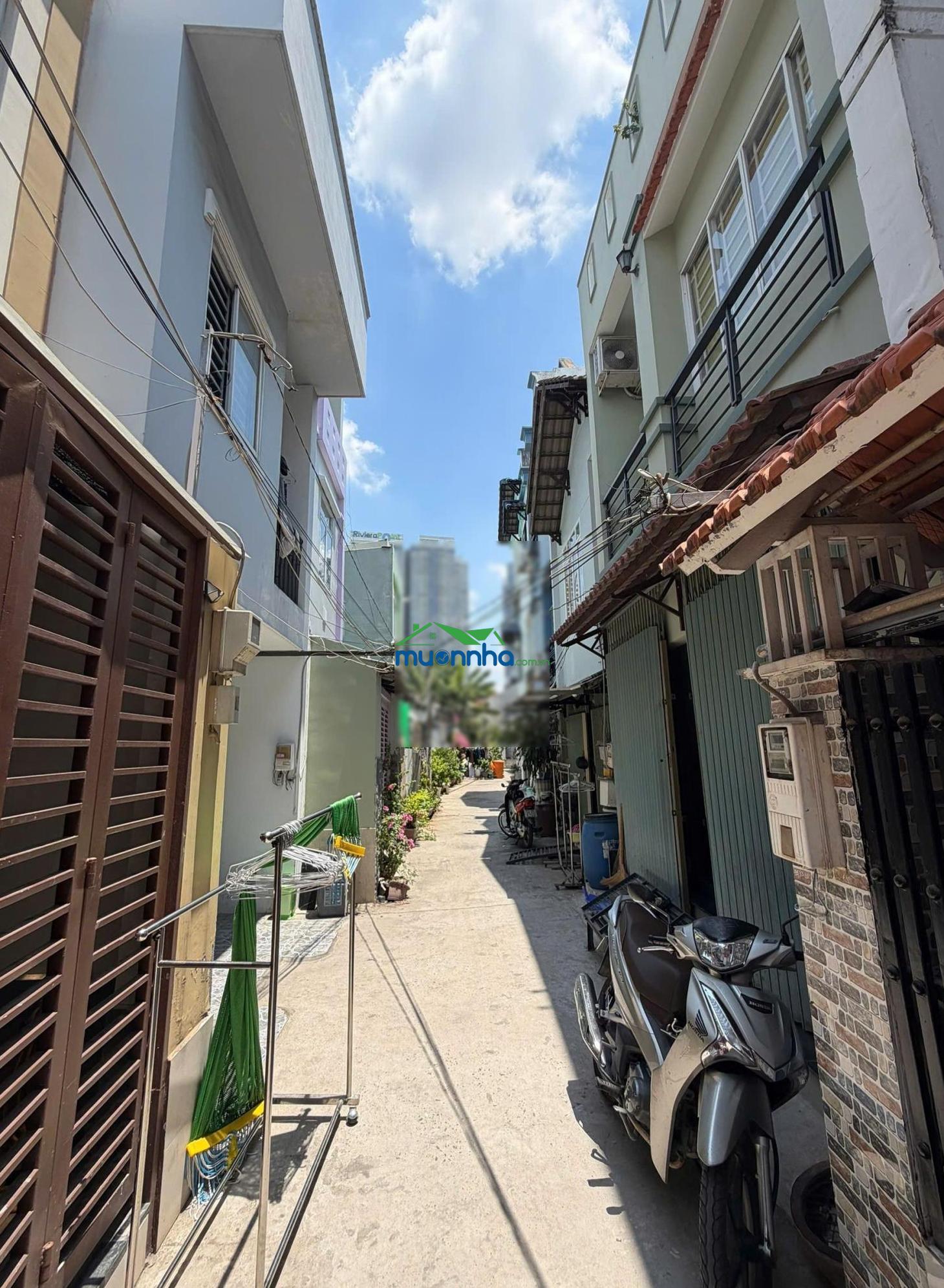 Nhà đẹp sổ hồng riêng. diện tích rộng thích hợp gia đình đông người