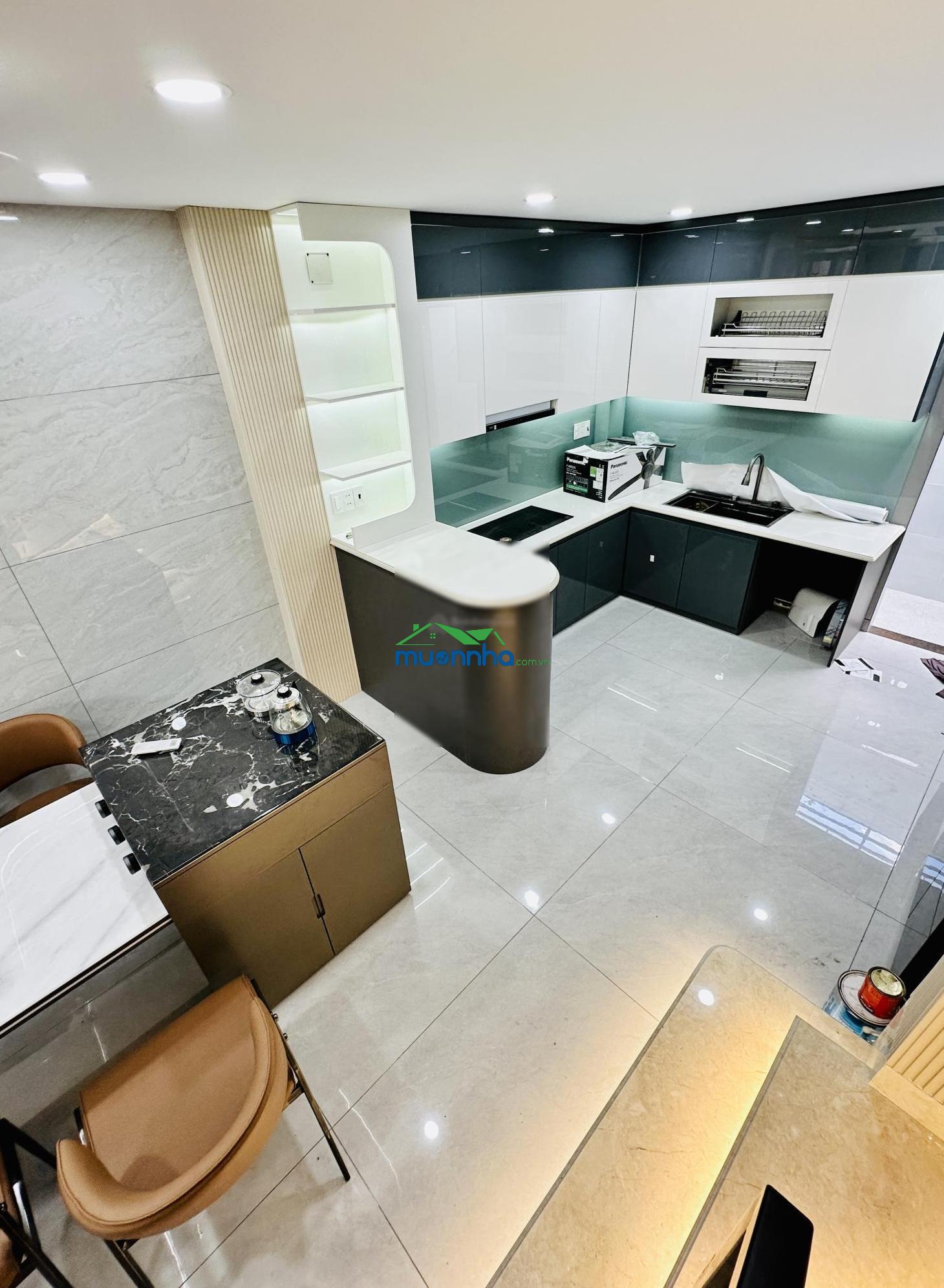 Đường 8m, nhà 5 tầng, đầm sen, nhà mới đẹp hiếm