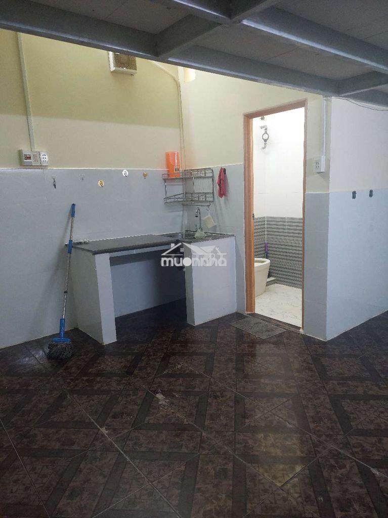 Phòng trọ ngay ngã tư âu cơ lạc long quân