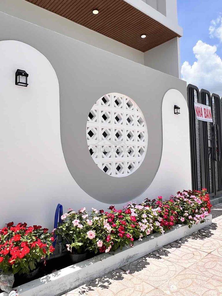Bán nhà trệt lầu mới 3 phòng ngủ khu dân đông phú - 2