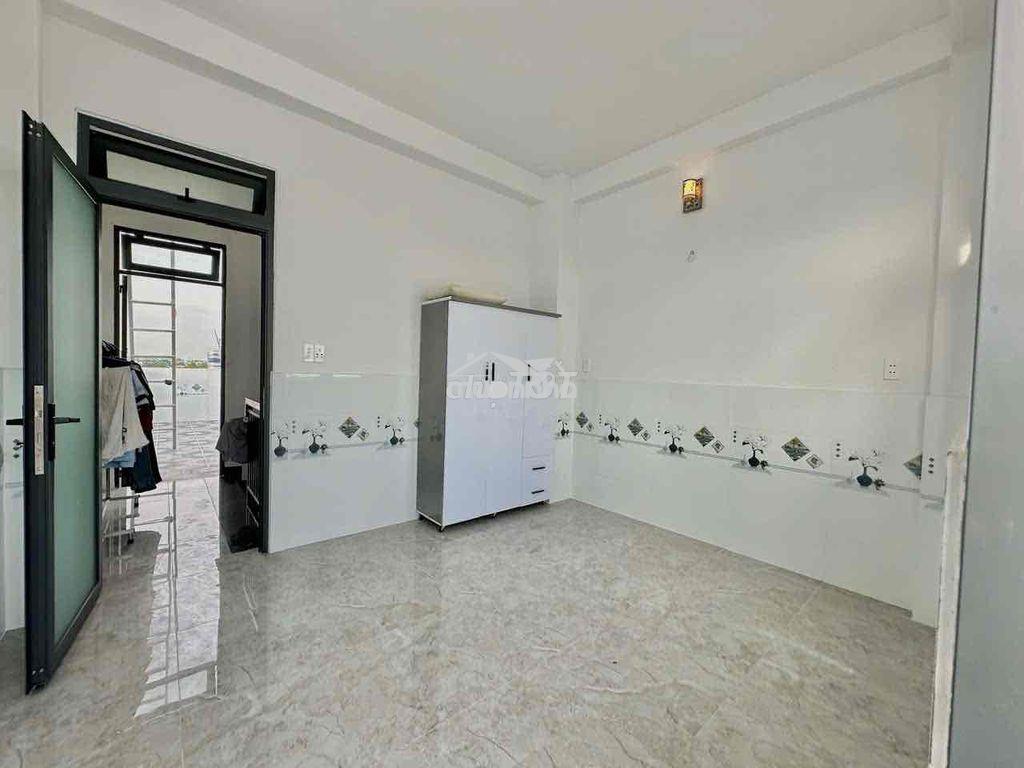 Ban công tách bếp ngay trần thị cờ - 2