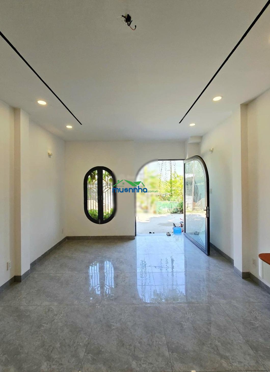 Chủ buông, gửi bán gấp, 4.090 tỷ, 2 tầng, 3pn, sổ đẹp, đường 6m, nhà hoàn công đầy đủ