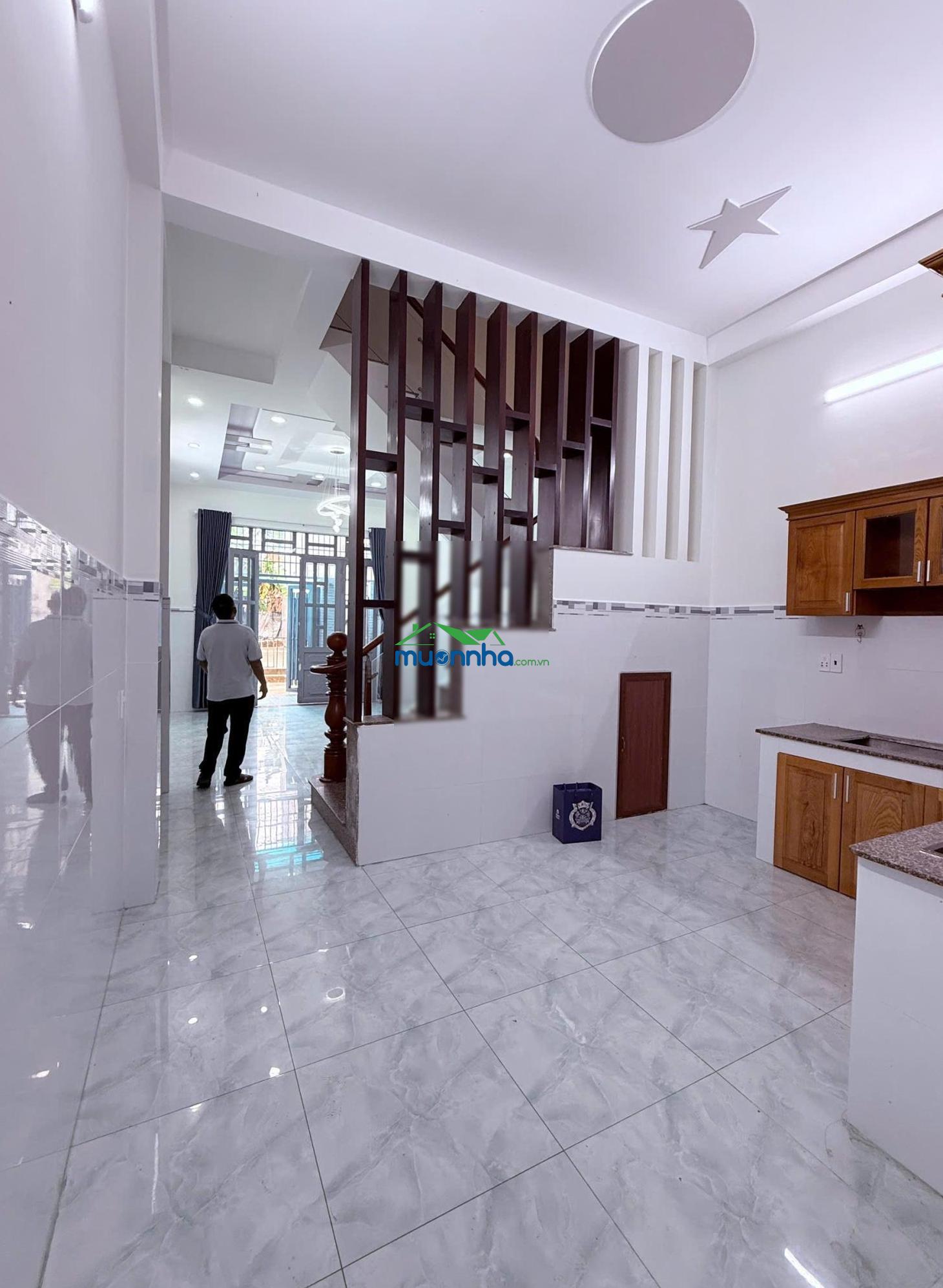 Cho thuê nhà trệt lầu sát làng đại học đường xe hơi, có 4 phòng - 2