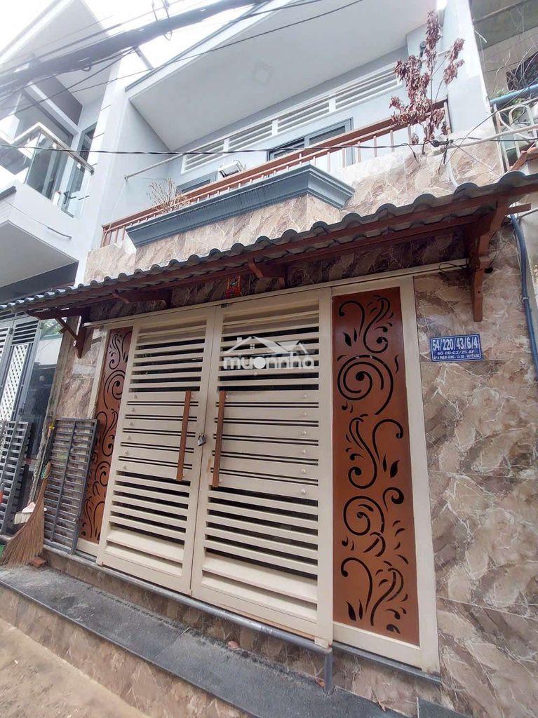 Bán nhà đường phạm hùng c2 dt.4m×10m } 1 lầu 2 phòng 1 toilet hẽm 3m.