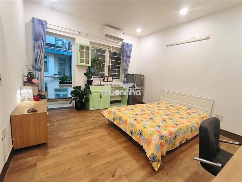 Sốc!!! studio ban công mới 100% + nội thất gỗ ngay ung văn khiêm