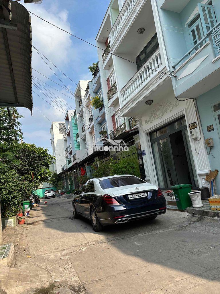 52m2 5tầng dg chiến lược 4m*13m hẻm 6m giá 5.7tỷ
