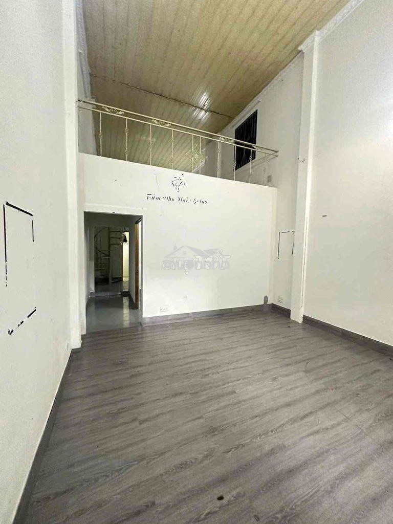 Cho thuê nhà mặt tiền hẻm5m thông lvk. chợ thiết.dt:4x16m lửng 2pn1wc - 4