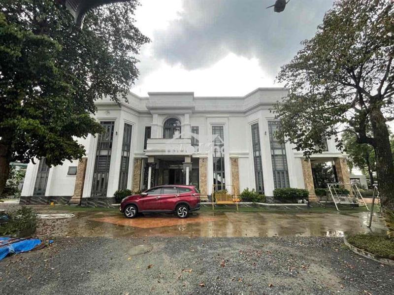 Bán biệt thự sân vườn 1905,5m ngay trung tâm phường tân uyên dt 747