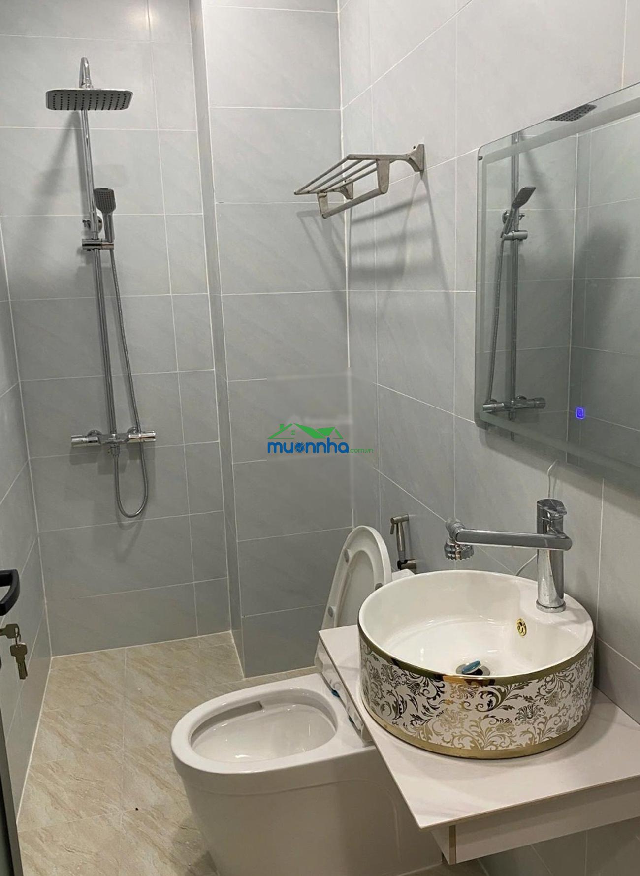 B.án nhà 3 tầng 70m2 - hẻm xe tải cạnh vin - dọn vào ở ngay - 5.2 tỷ - 3