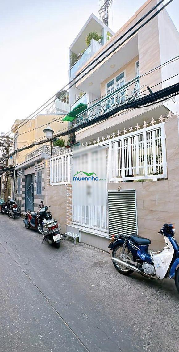 Gấp! chính chủ cần bán nhà mặt tiền hẻm đường đoàn văn bơ, dt:(5,4 x 17m) không quy hoạch