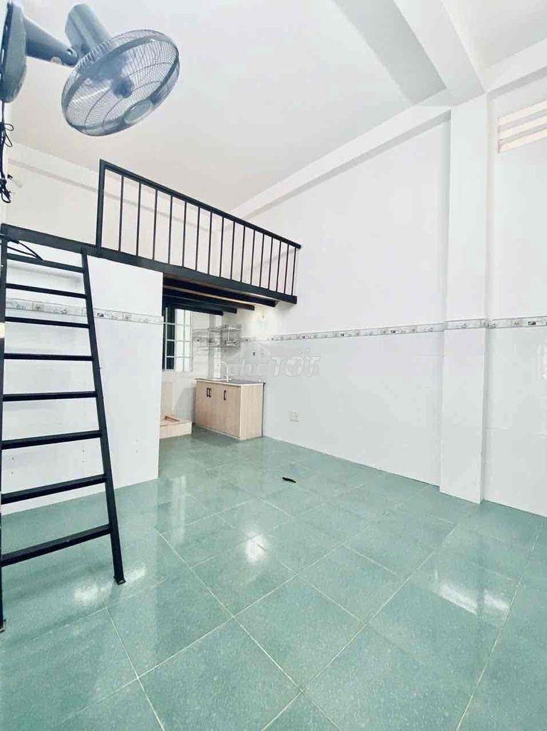 Phòng trọ có gác giá rẻ đối diện etown cộng hoà thoáng mát