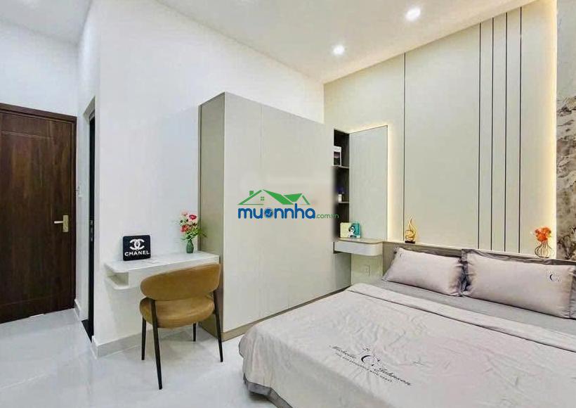 Căn nhà mua ở hay đầu tư đều tốt. giá 4ty700tr dt 95m2, hẻm 6m, hđ thuê 23tr/th. sổ hồng riêng - 3