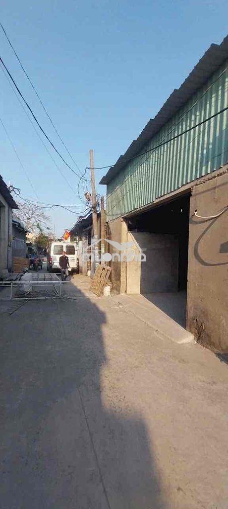 Cho thuê kho 17tr/th dt:300m có 3fa có sẵn, trống suốt, thông thoáng h