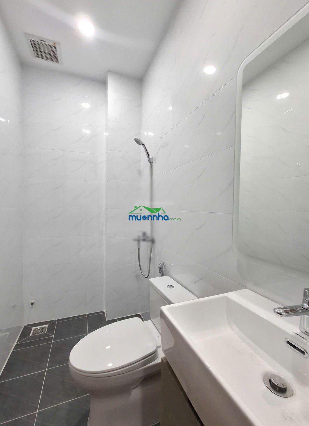 - Nhà đẹp ở ngay - đường trần văn quang- phường 10- tân bình. 40 m- 3 tầng - 5,3 tỷ thương lượng. - 2