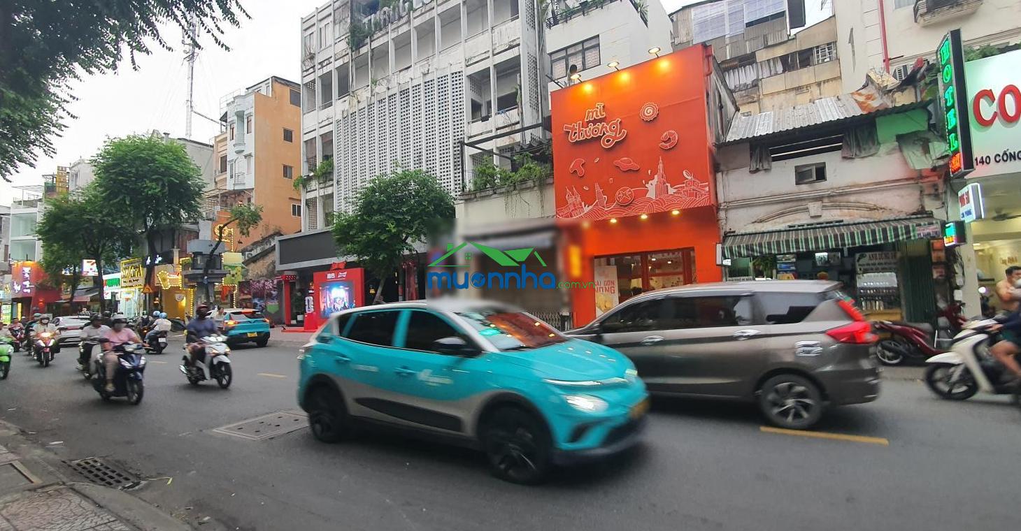 Nhà nát, hẻm xe hơi, dt 53 m2, vuông vức, không mất lộ giới, giá tốt