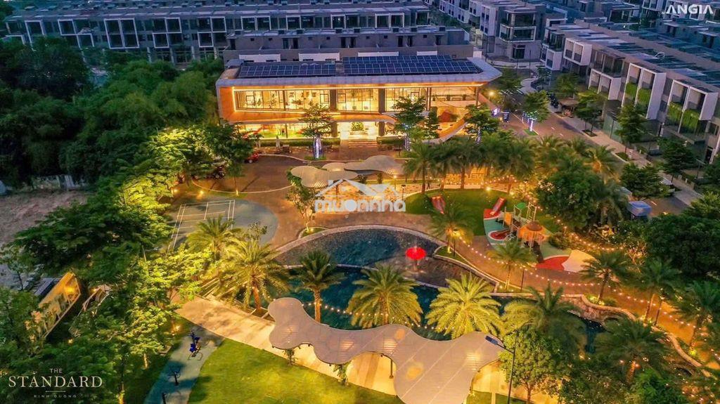 Kẹt nh bán gấp nhà phố góc có sân vườn view trực diện công viên hồ bơi - 3