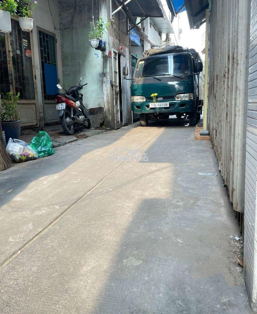 Nhà 3,5x4m 2 lầu ngay ngã tư lạc long quân âu cơ  - 2