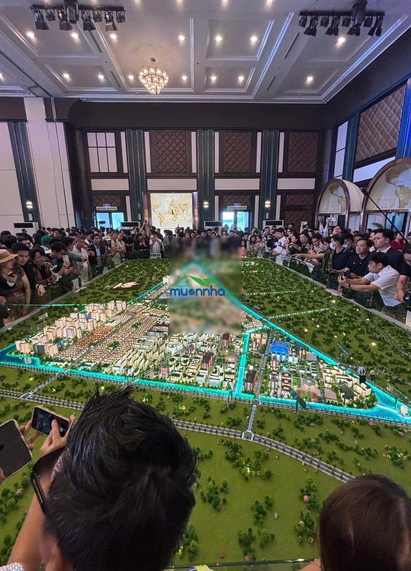 Nhà phố liền kề 4 tầng giáp công viên, dts 144.2m2, sát trục chính 39m, đường rộng 13m - 4