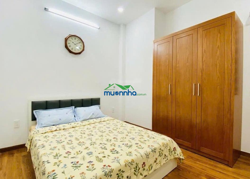 Đường 8m - xe hơi đậu cửa cả ngày. nhà 3 tầng ngay dương quảng hàm - bán gấp