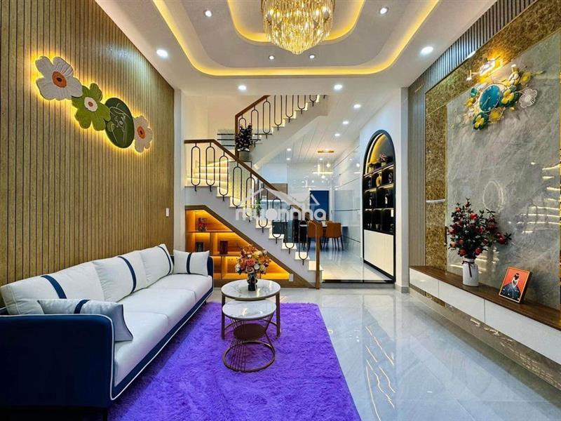 Bán nhà phố 60m2, 3 lầu, shr, hxh 8m, 6 tỷ 2 còn thương lượng !!!