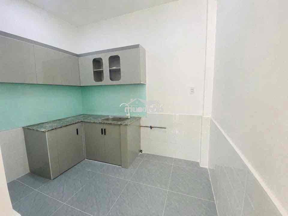 Nhà ngay ngã tư ga  3,3 x 10 nhà 2 lầu 3pn 3 wc - 4