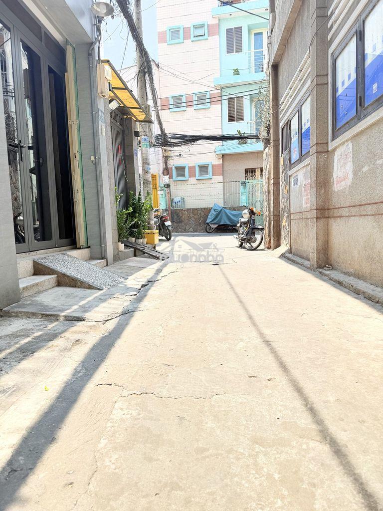 Sát mặt tiền nguyễn tiểu la q10. (3.1m x 10m). 5 tầng đúc. giá 7 tỷ tl