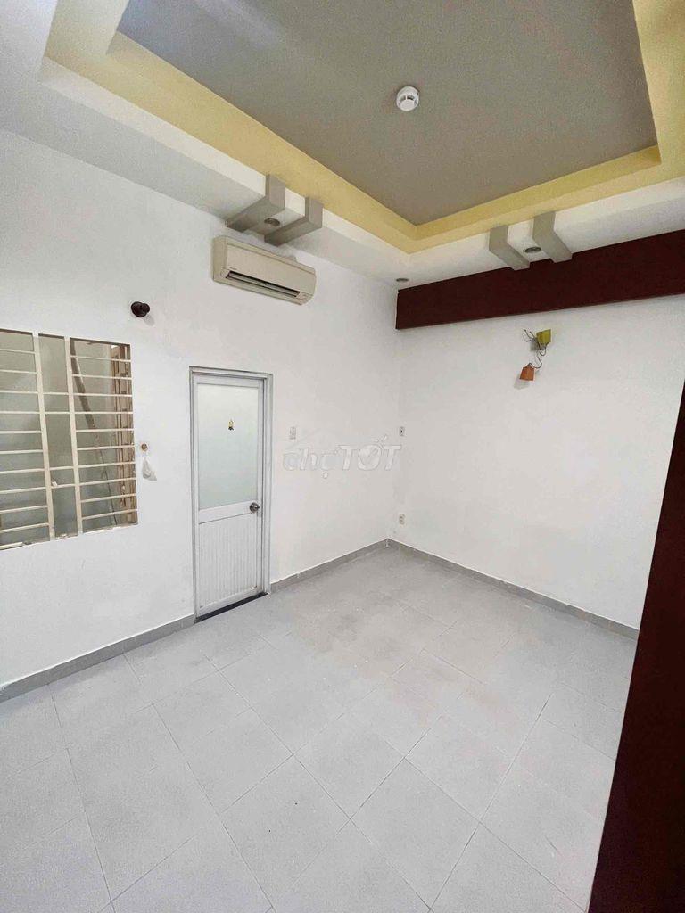 Phòng 20m2 nguyễn oanh p6 gv có cửa sổ, máy lạnh, nước nóng, máy giặt