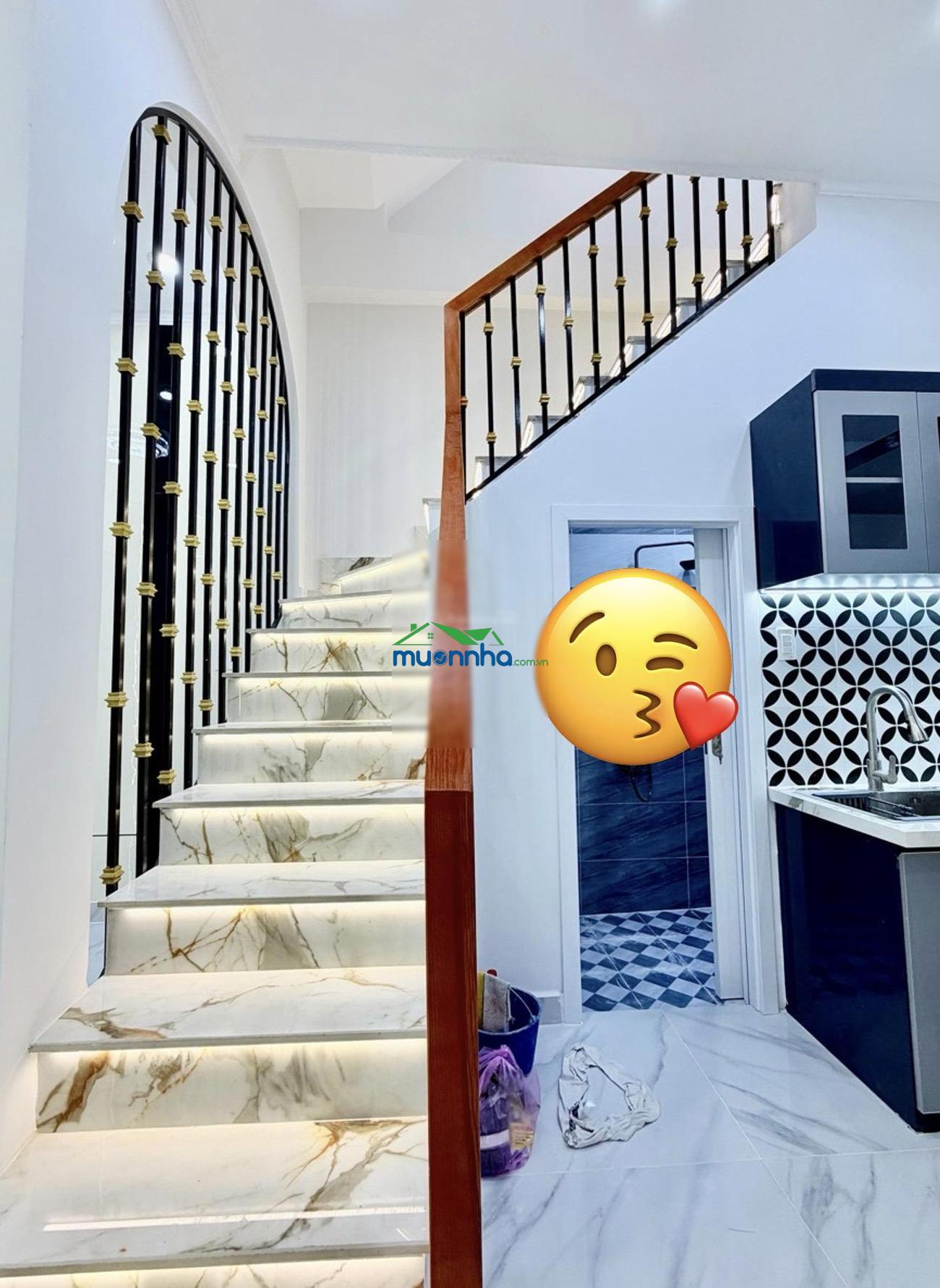Cực phẩm nhà mới, 37m2 chỉ 5.5t, gần hẻm xe hơi đoàn văn bơ, hoàng diệu, và vĩnh khánh.