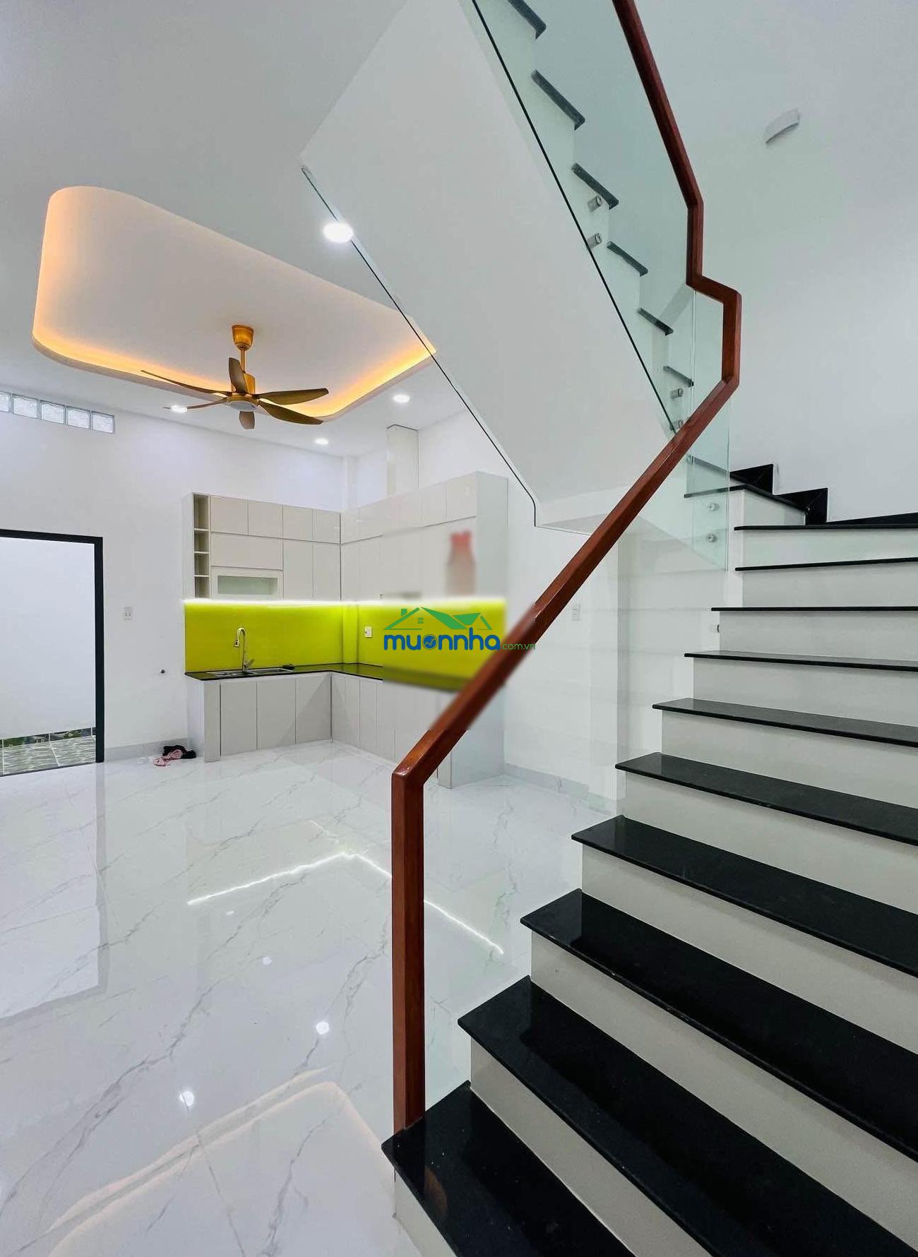 Nhà mới cứng - chiến lược - bình tân - đường xe hơi - 4x18 - chỉ hơn 6 tỷ xíu - 2