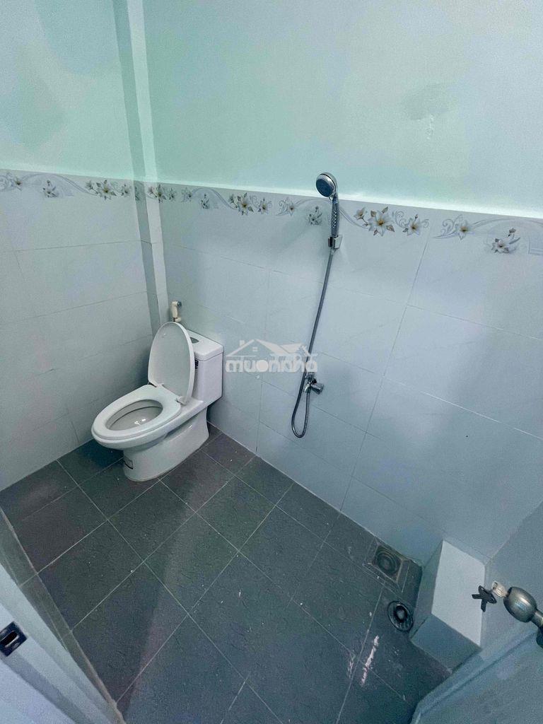 Cho thuê nhà nguyên căn - 1trệt1lầu[3x18m] - hẻm 5m - 4