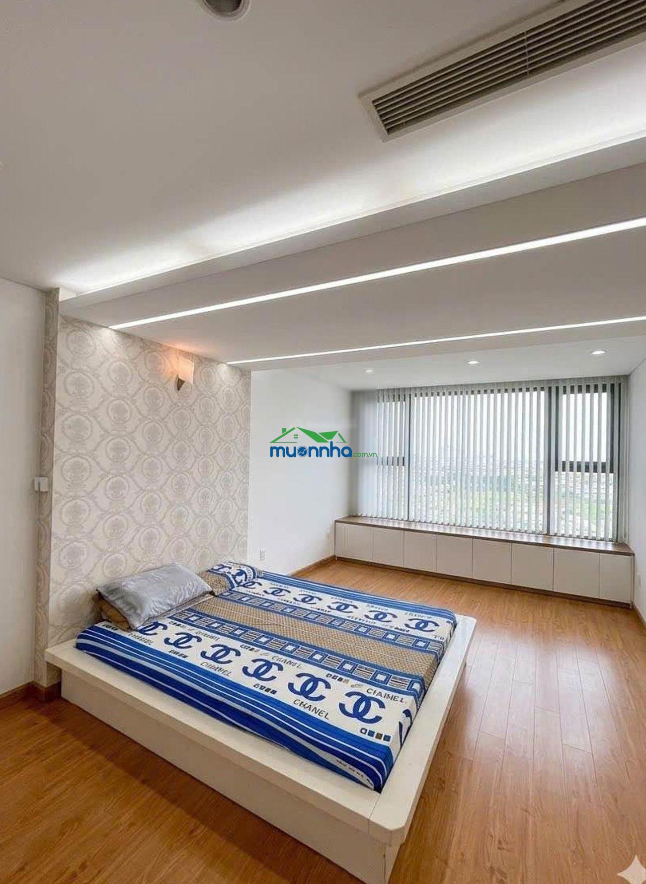 Nhà 4 tầng lầu -ngang 4,5m. xây bt- ngay trung tâm quận 3. -hẻm x.hơi đỗ cửa. 14.5tỷ.