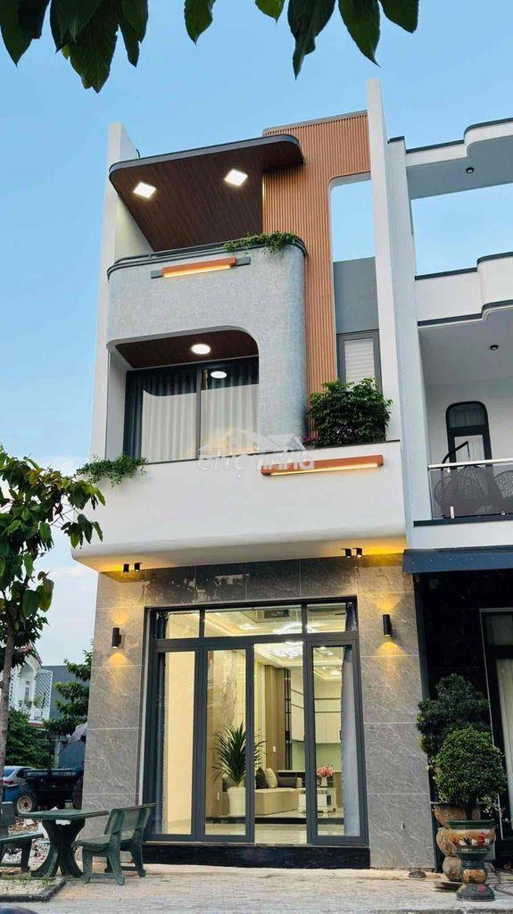 Bán nhà tại tân uyên bình dương 4,5m x20m 3 pn